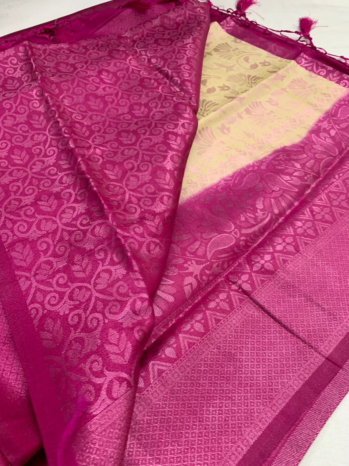 Chiku Nd Pink Colour Kubera Pattu Silk Saree