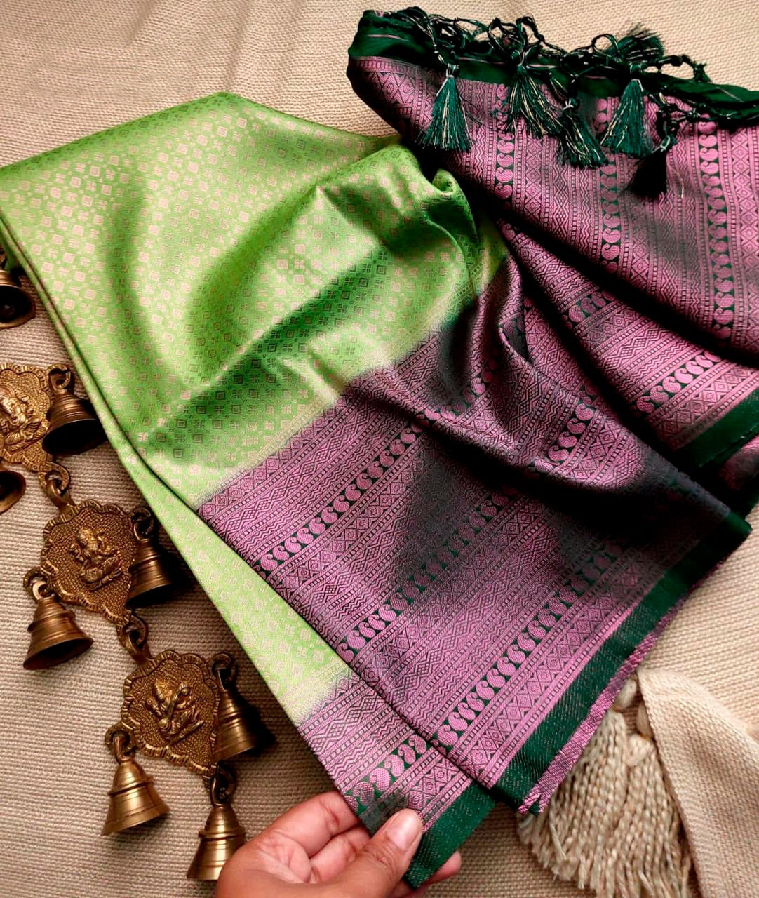 Perrot Green Nd Bottal Green Colour Kubera Pattu Silk Saree